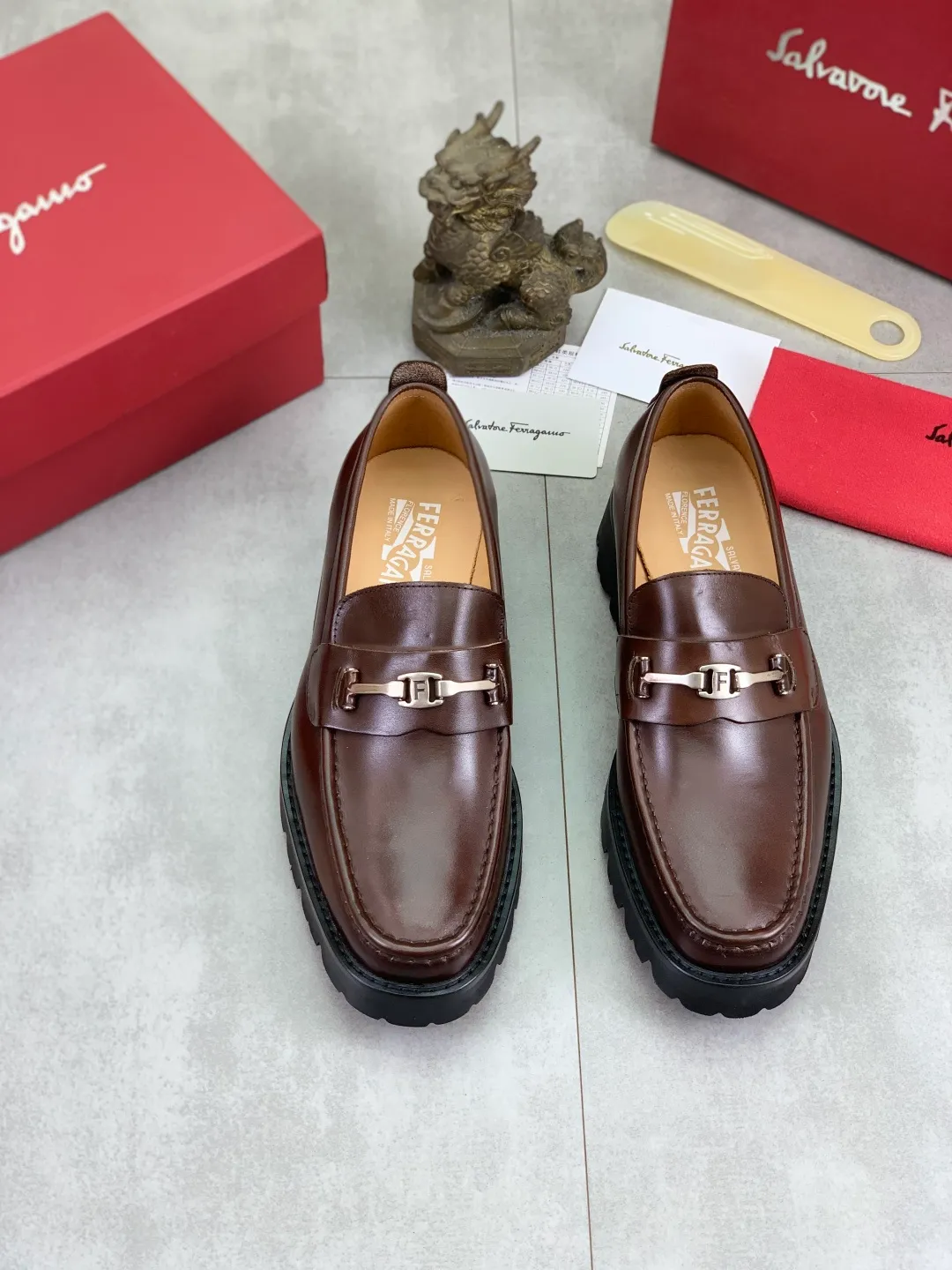 Men's Men's Shoes 💰P480💰[New Style] Water-dyed Niuli 🆘[Salvatore Ferragamo] Ferragamo's latest casual business leather shoes for men! Listed simultaneously! The fabric is made of specially imported original calfskin, and the interior is made of imported water-dyed cowhide. It is absolutely luxurious and leads the fashion trend. Matching code: 38-44 (45 and 46 can be customized) Multiple colors available